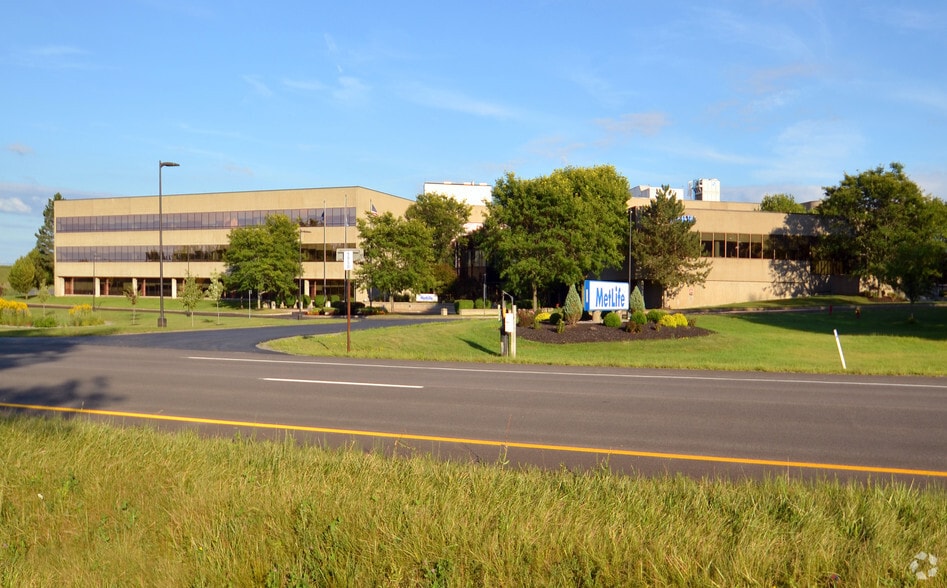 5950 Airport Rd, Oriskany, NY for lease - Primary Photo - Image 1 of 7