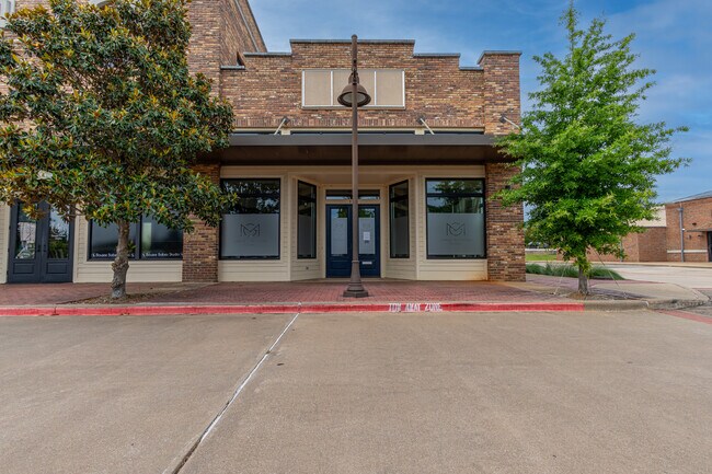 Plus de détails pour 3611 North St, Nacogdoches, TX - Local d'activités à louer