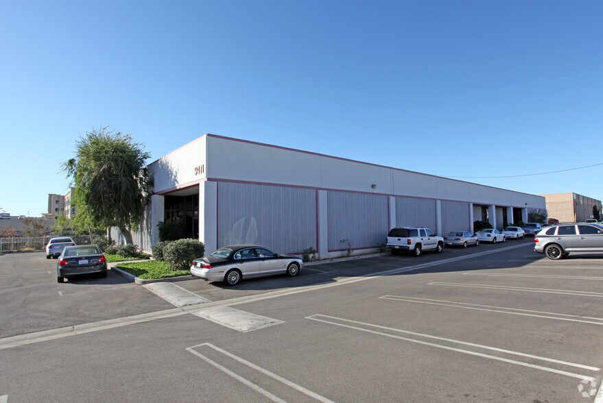 9411 Winnetka Ave, Chatsworth, CA for lease - Primary Photo - Image 1 of 2