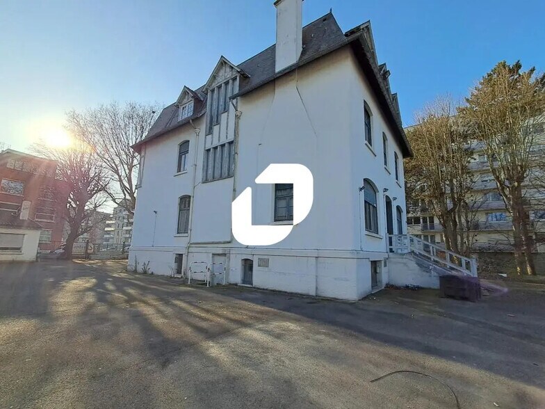 Office in Saint-André-lez-Lille for lease - Building Photo - Image 2 of 8