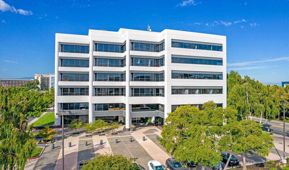 2107 N 1st St, San Jose, CA à louer - Photo du bâtiment - Image 1 de 5