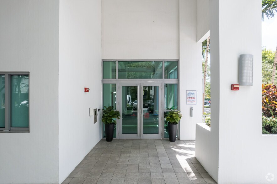333 NE 24th St, Miami, FL à vendre - Photo du bâtiment - Image 3 de 13