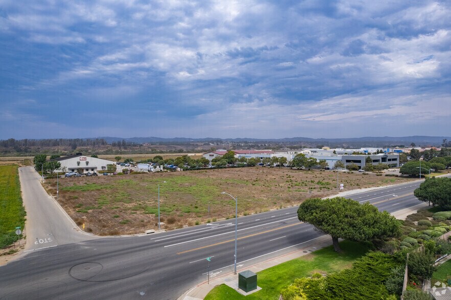 1035 W Central Ave, Lompoc, CA à vendre - Aérien - Image 2 de 18