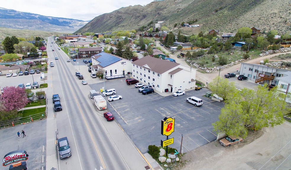 702 Scott St, Gardiner, MT à vendre - Photo du bâtiment - Image 3 de 44