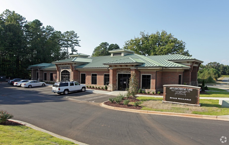 19735 Kunkleman Dr, Cornelius, NC for lease - Building Photo - Image 1 of 5
