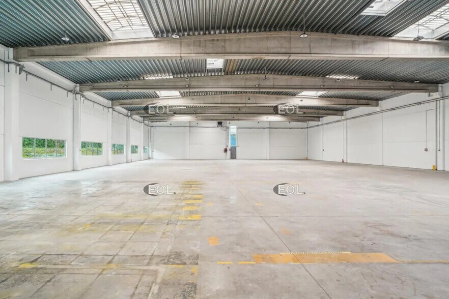 Industrial in Chilly-Mazarin for lease - Building Photo - Image 2 of 7