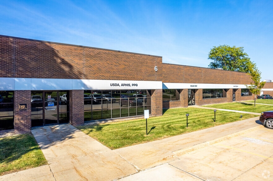11201-11243 Aurora Ave, Urbandale, IA à louer - Photo du bâtiment - Image 2 de 6