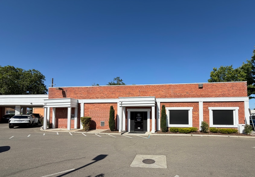 150 W 10th St, Tracy, CA à vendre - Photo du bâtiment - Image 2 de 10