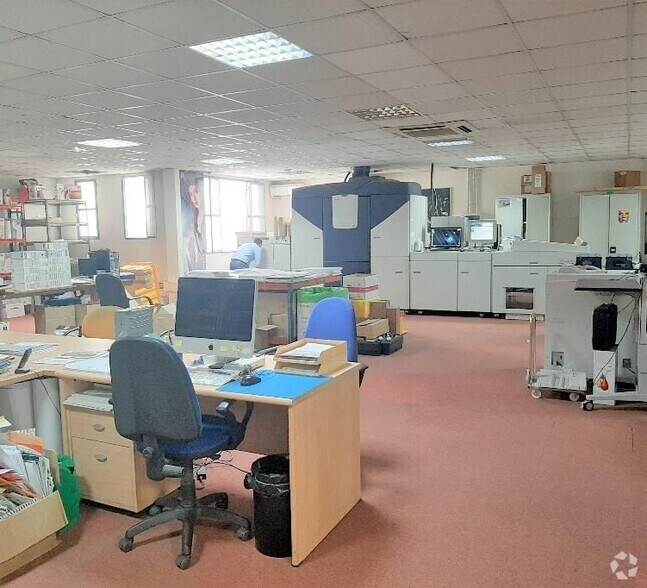 Office in Madrid, Madrid for sale - Building Photo - Image 1 of 12