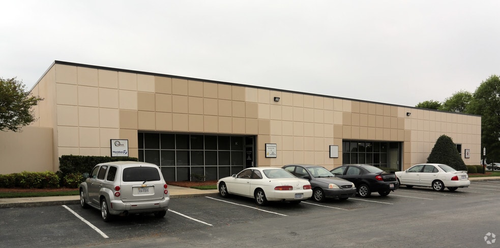 7343 W Friendly Ave, Greensboro, NC for lease - Building Photo - Image 3 of 14