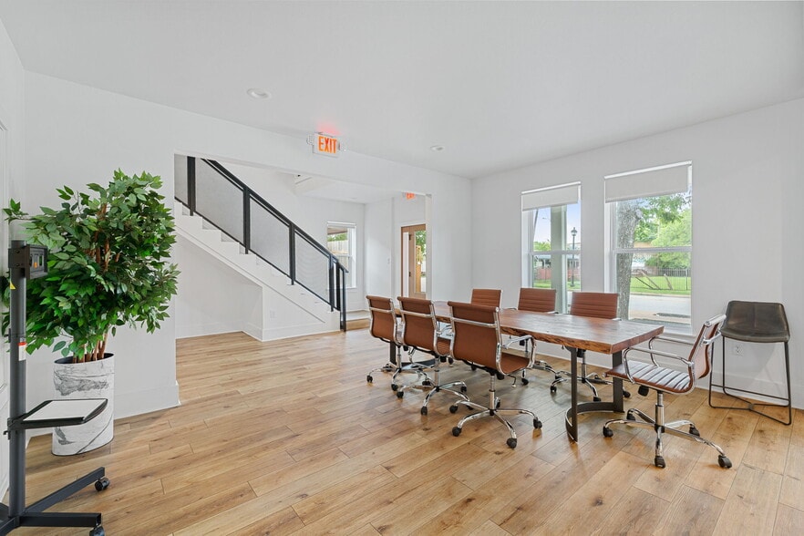 1801 E Cesar Chavez St, Austin, TX for lease - Building Photo - Image 3 of 31