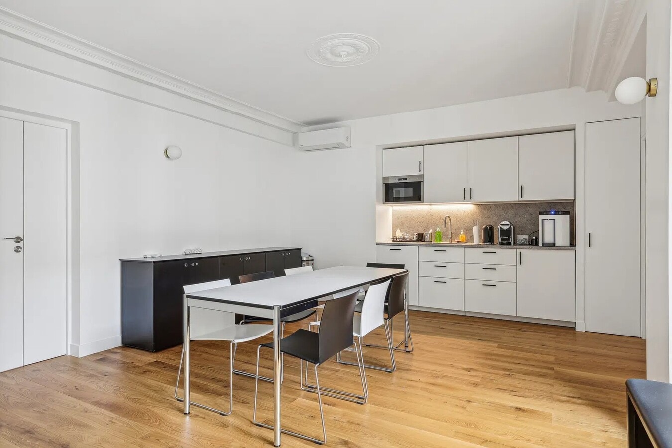 Rue Vignon, Paris, PAR 75009 -  -  - Interior Photo - Image 1 of 12