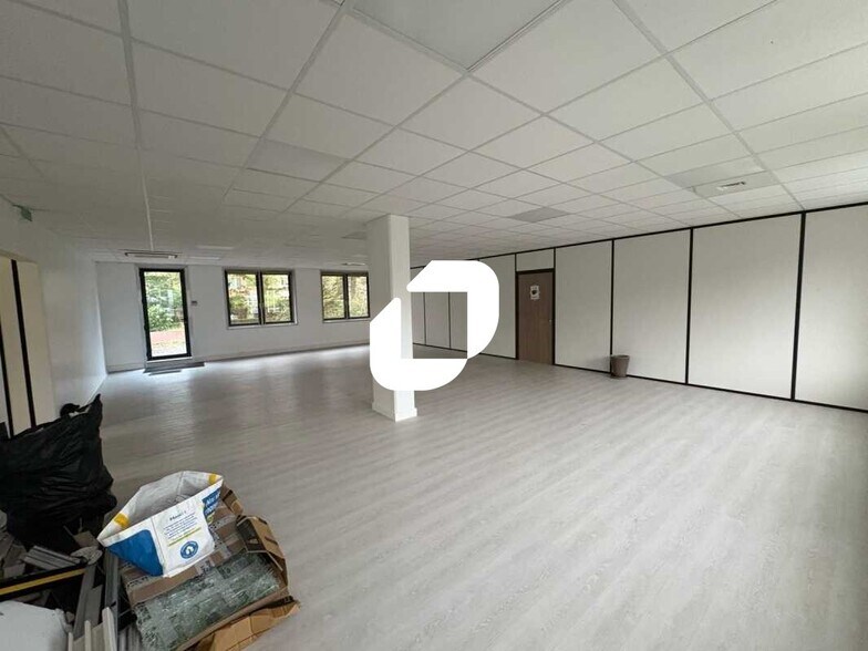 Office in Saint-Germain-en-Laye for lease - Interior Photo - Image 3 of 4