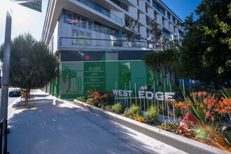 12101 W Olympic Blvd, Los Angeles, CA à louer Photo du bâtiment- Image 1 de 4