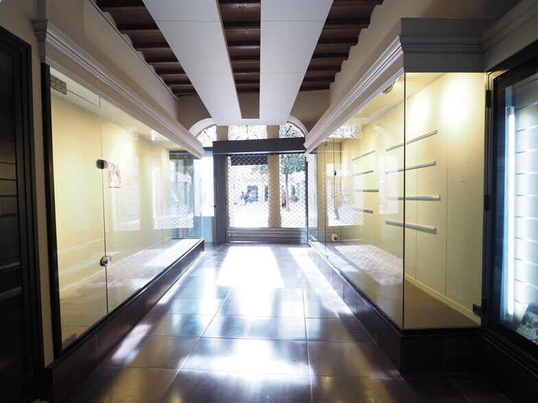Commerce de détail dans Granollers, Barcelona à louer - Photo du bâtiment - Image 2 de 2