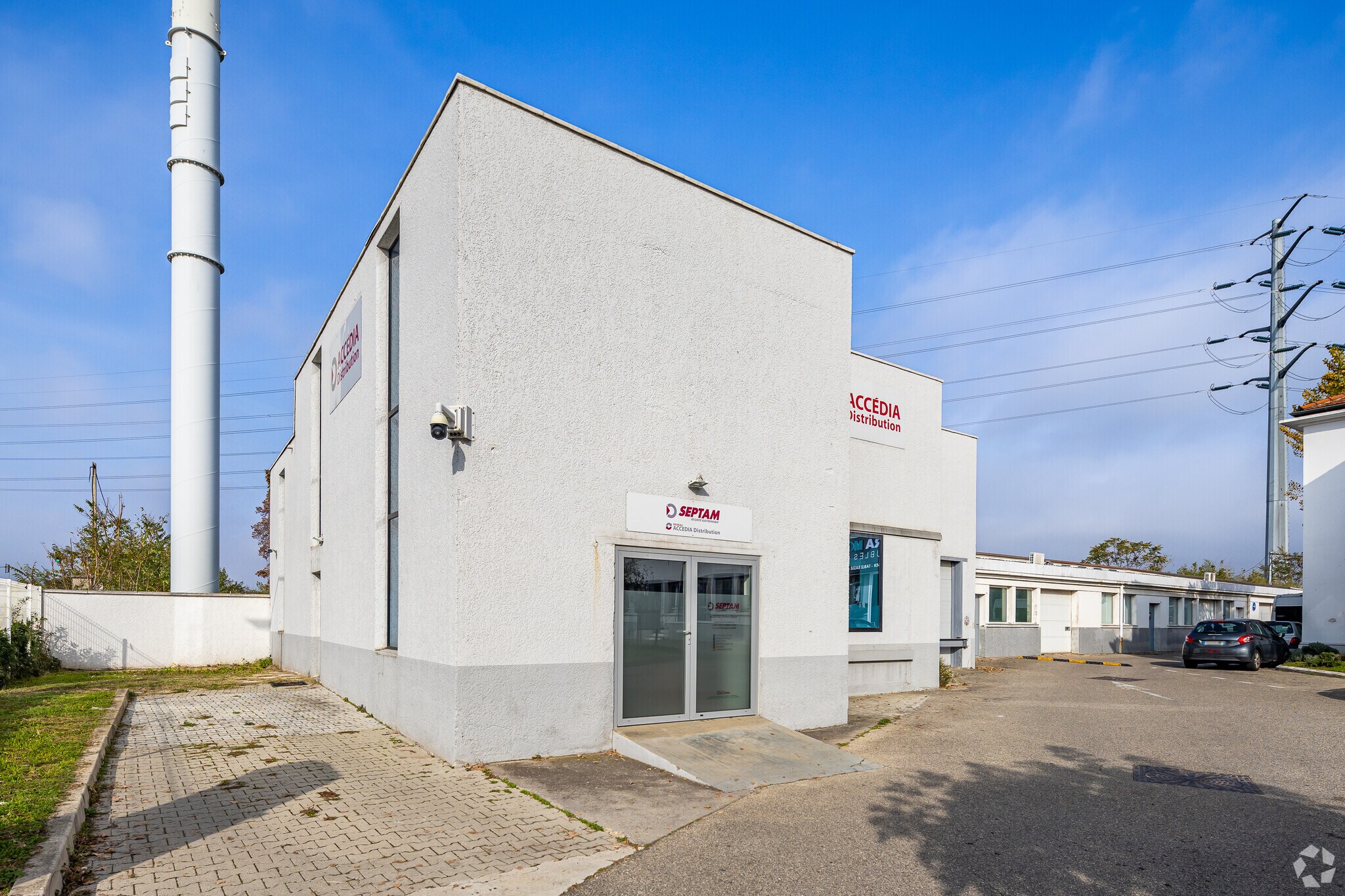 195 Avenue Francis De Pressensé, Vénissieux for lease Primary Photo- Image 1 of 12