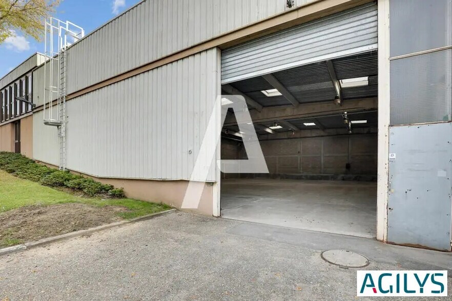 Industriel dans Palaiseau à louer - Photo du bâtiment - Image 2 de 13