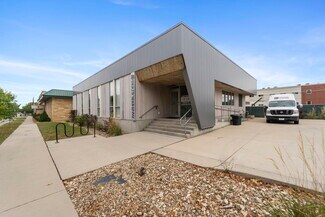 Plus de détails pour 616 Clay St, Cedar Falls, IA - Bureau à vendre