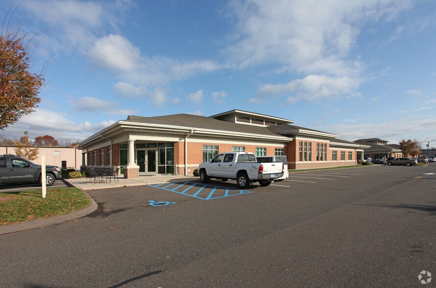 1111 Cromwell Ave, Rocky Hill, CT for lease - Building Photo - Image 2 of 28