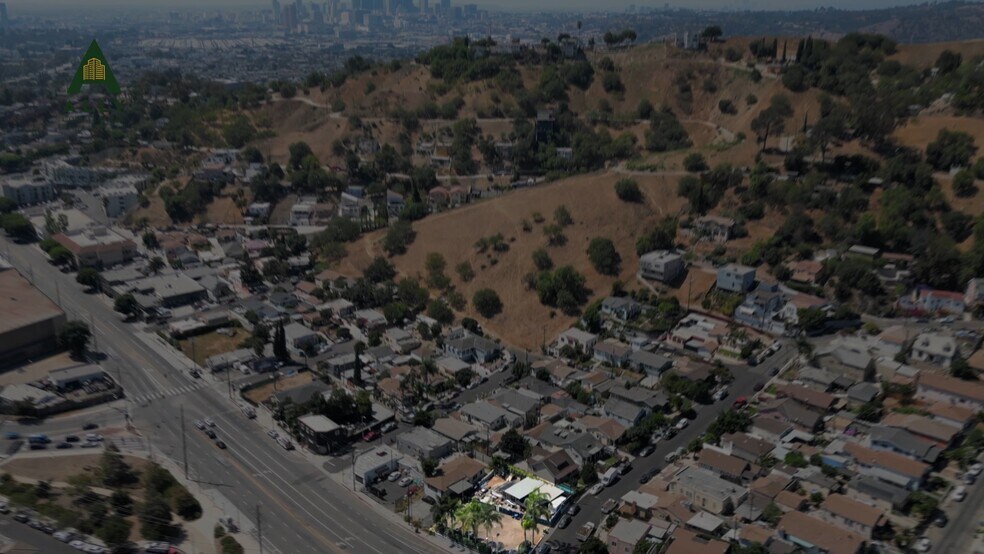 4215 Huntington Dr N, Los Angeles, CA à vendre - Vidéo sur l’inscription commerciale - Image 2 de 10