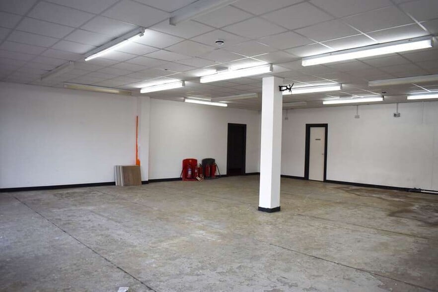 32 Thomas St, Ballymena for lease - Building Photo - Image 2 of 5