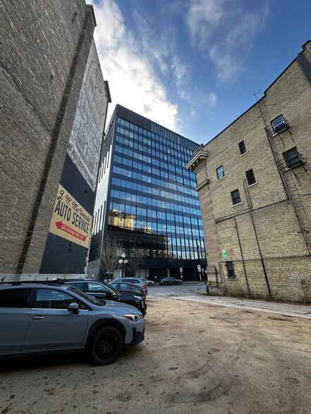 189 Bannatyne Av, Winnipeg, MB à vendre - Photo du bâtiment - Image 2 de 23