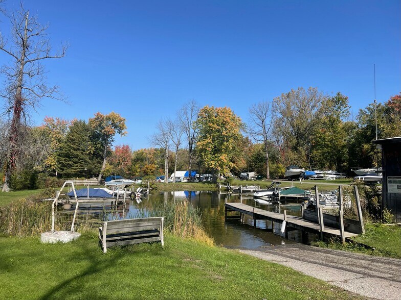 9503 Hitchcock Point, Bridgeport, NY à vendre - Photo du bâtiment - Image 3 de 34