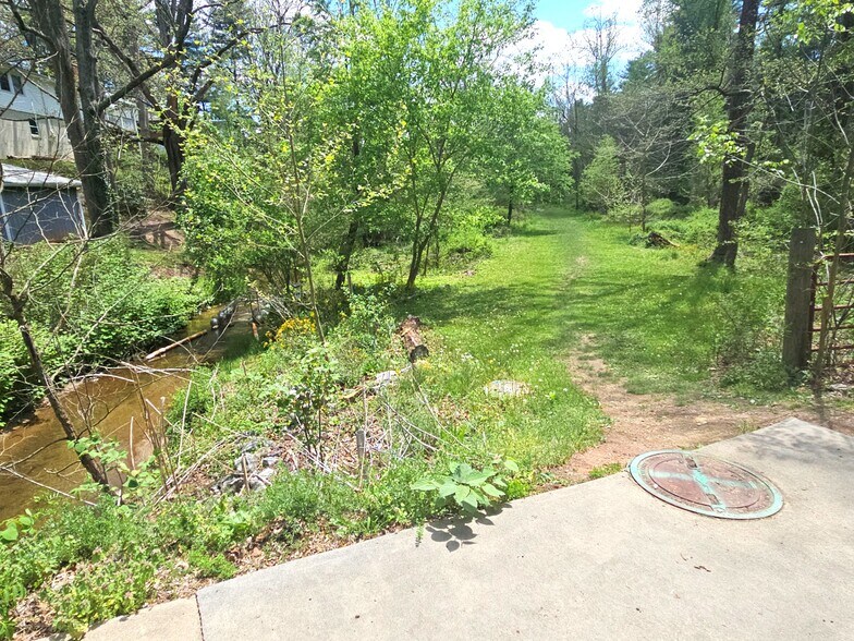 99999 Hillside Terrace & Wendover Rd., Asheville, NC à vendre - Photo du bâtiment - Image 2 de 16