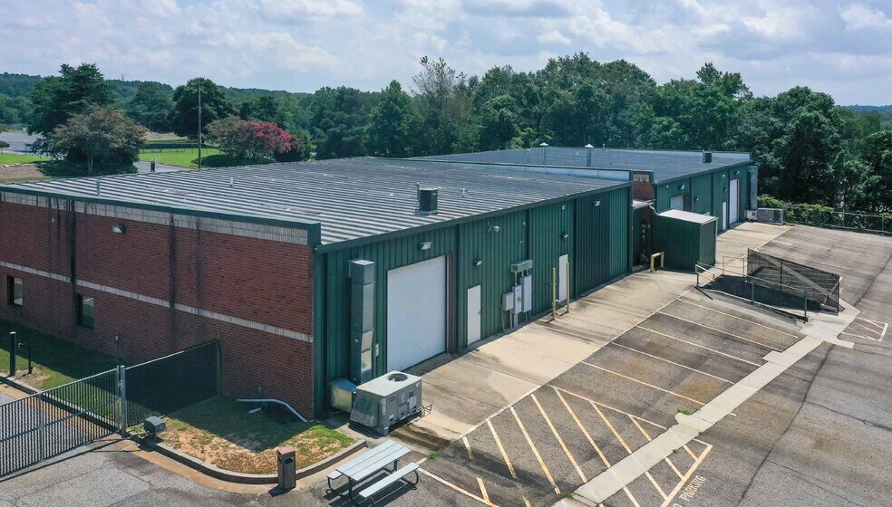 1023 Barrow Industrial Pky, Auburn, GA à vendre - Photo du bâtiment - Image 2 de 3