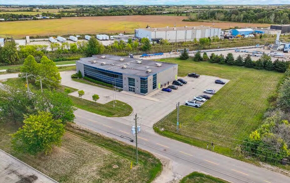 5140 8th Concession Rd, Tecumseh, ON à vendre - Photo principale - Image 1 de 1