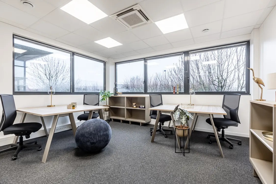 6 Rue Blaise Pascal, Élancourt for lease Interior Photo- Image 1 of 14