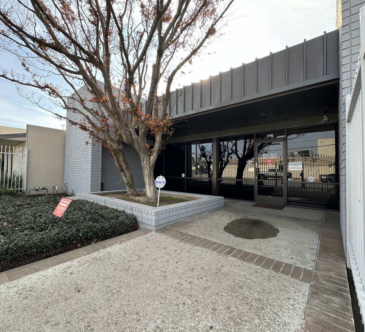 1705 28th St, Bakersfield, CA for lease Building Photo- Image 1 of 9