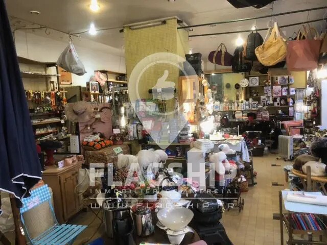 Retail in Saint-Cloud for lease - Interior Photo - Image 2 of 9