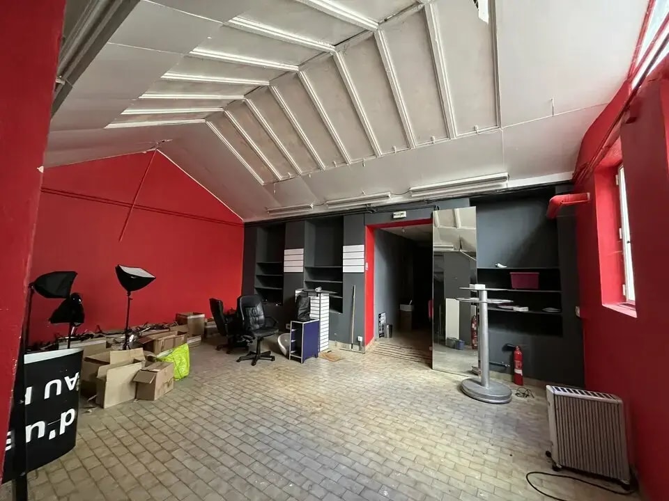 Lyon, RHO 69006 - - - Interior Photo - Image 1 of 2