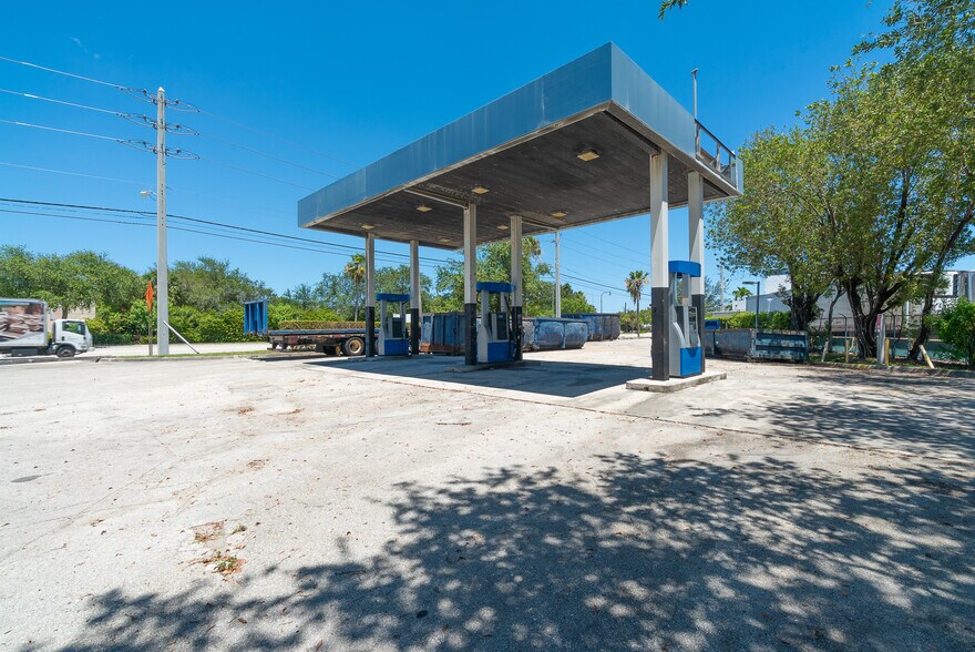 1126 Dr Martin Luther King Jr Blvd, Pompano Beach, FL à vendre - Photo du bâtiment - Image 2 de 14