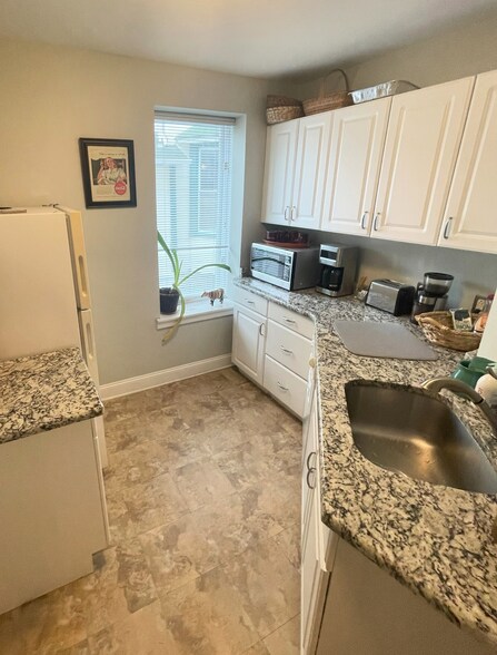 890-892 County Line Rd, Bryn Mawr, PA à vendre - Photo du bâtiment - Image 3 de 8