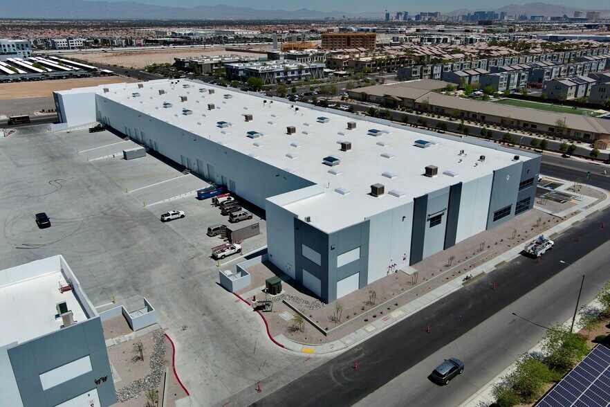 8241 W Badura Ave, Las Vegas, NV à vendre - Photo du bâtiment - Image 2 de 2