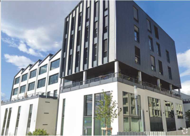 Flex in Lyon for lease Building Photo- Image 1 of 2