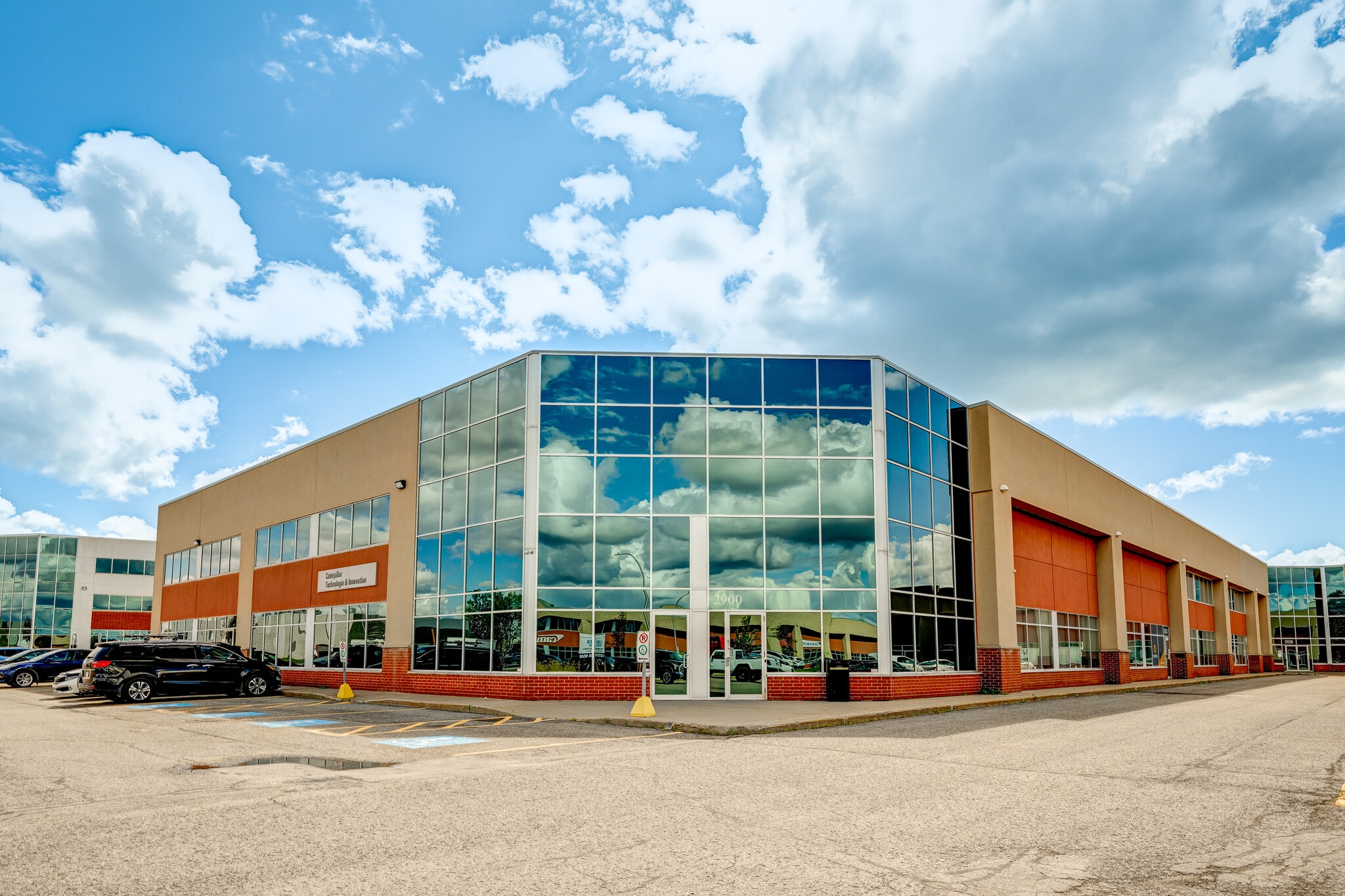 2900-2976 Rue Joseph-A.-Bombardier, Laval, QC à louer Photo du bâtiment- Image 1 de 18