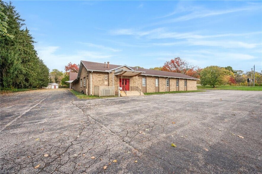 1900 East Ave, Akron, OH à vendre - Photo du bâtiment - Image 3 de 11