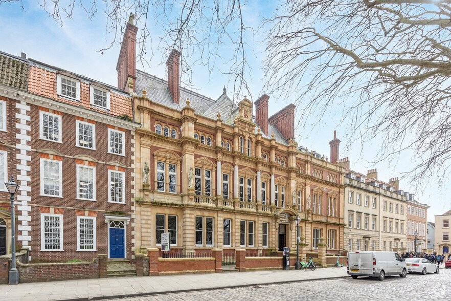 18-21 Queen Sq, Bristol for lease - Primary Photo - Image 3 of 6