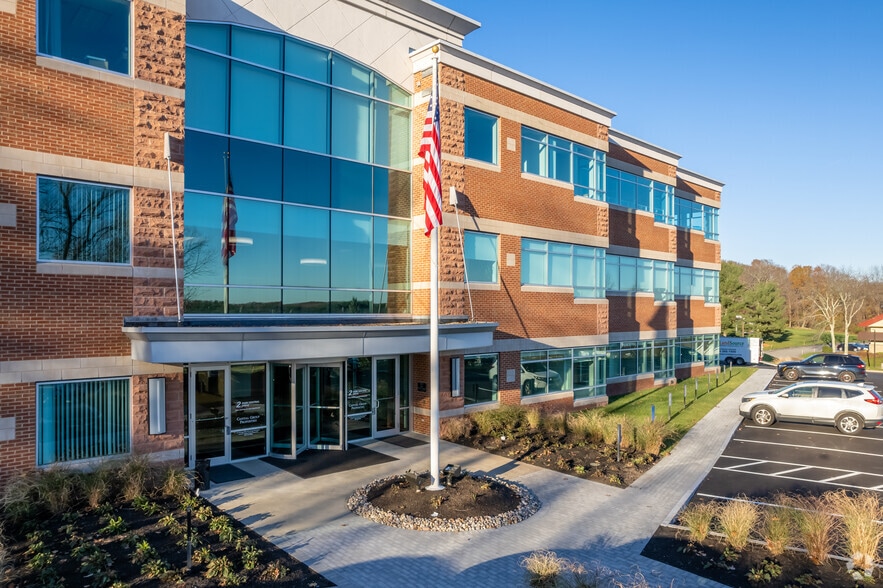 2 Park Central Dr, Southborough, MA for lease - Building Photo - Image 3 of 8