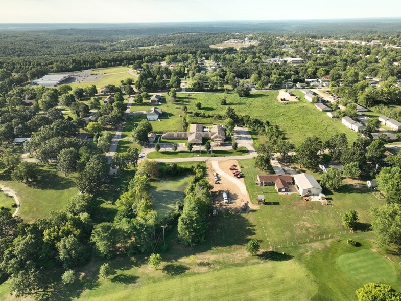 403 E 10th St, Dixon, MO for sale - Building Photo - Image 2 of 5