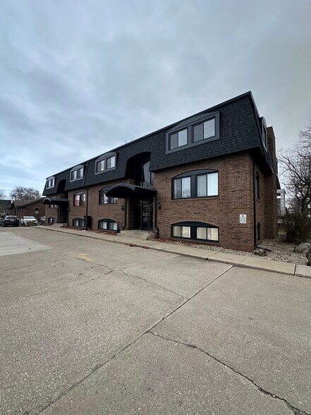 250 N Main St, Crown Point, IN à louer - Photo du bâtiment - Image 2 de 10