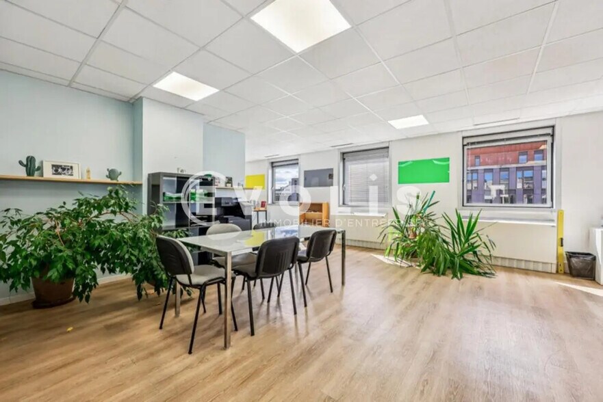 1 Rue Du Centre, Noisy-le-Grand for lease - Interior Photo - Image 1 of 25