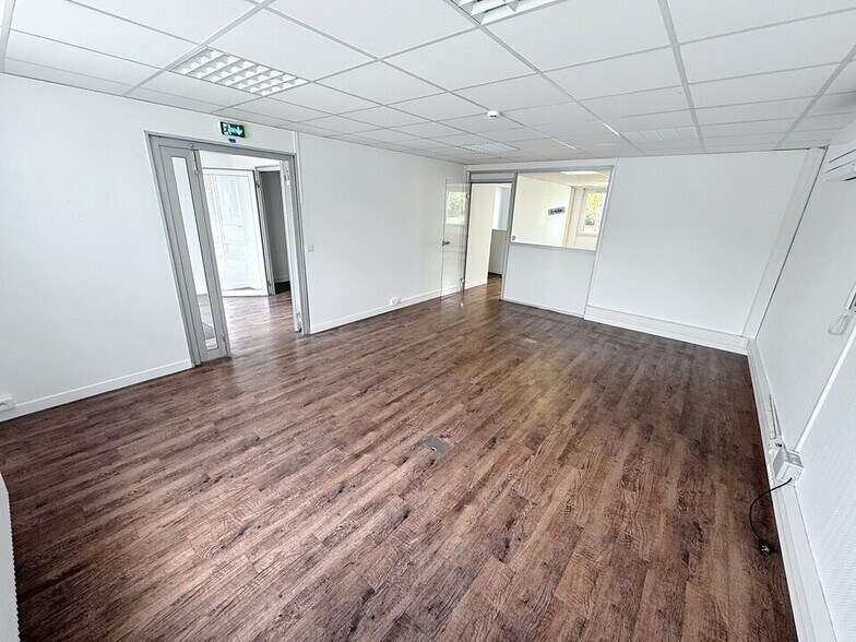 Office in Reims for lease - Building Photo - Image 3 of 13