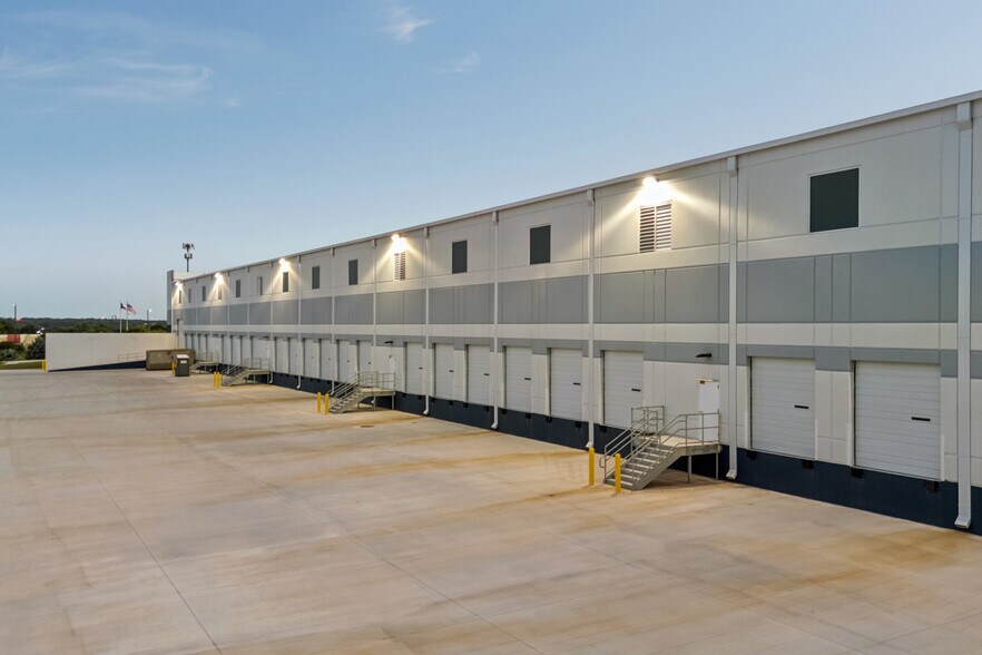 701 North Red Bud Lane, Round Rock, TX à louer - Photo du bâtiment - Image 3 de 9