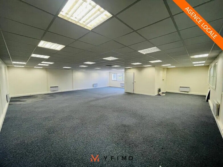 Office in Trappes for lease - Interior Photo - Image 3 of 4