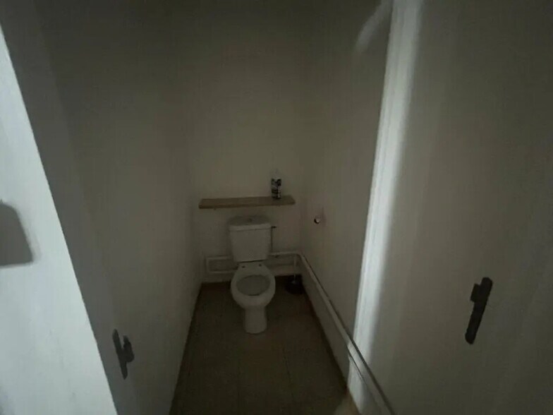 Office in Cavaillon for lease - Building Photo - Image 3 of 5