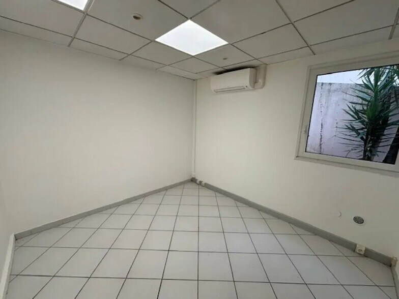 Office in Montpellier for lease - Interior Photo - Image 2 of 7